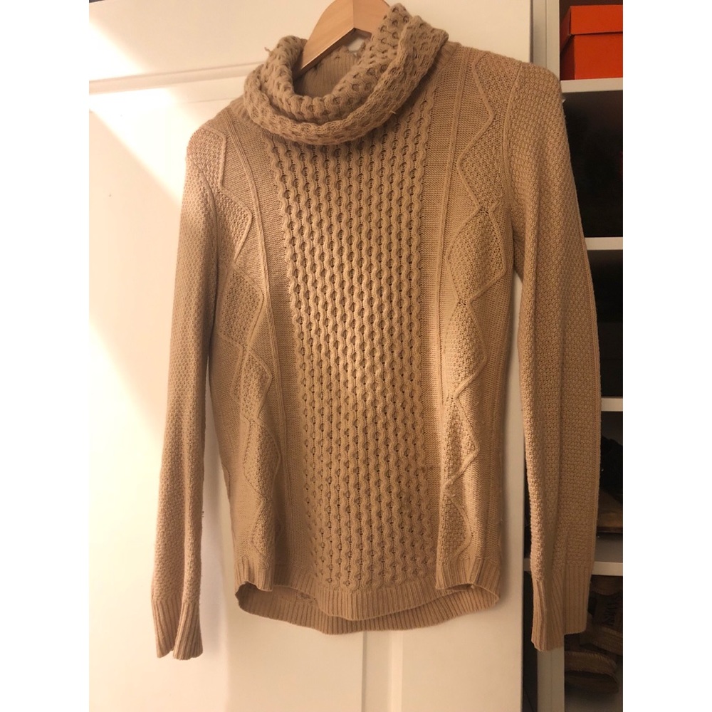 Theory turtleneck in Camel. Size S